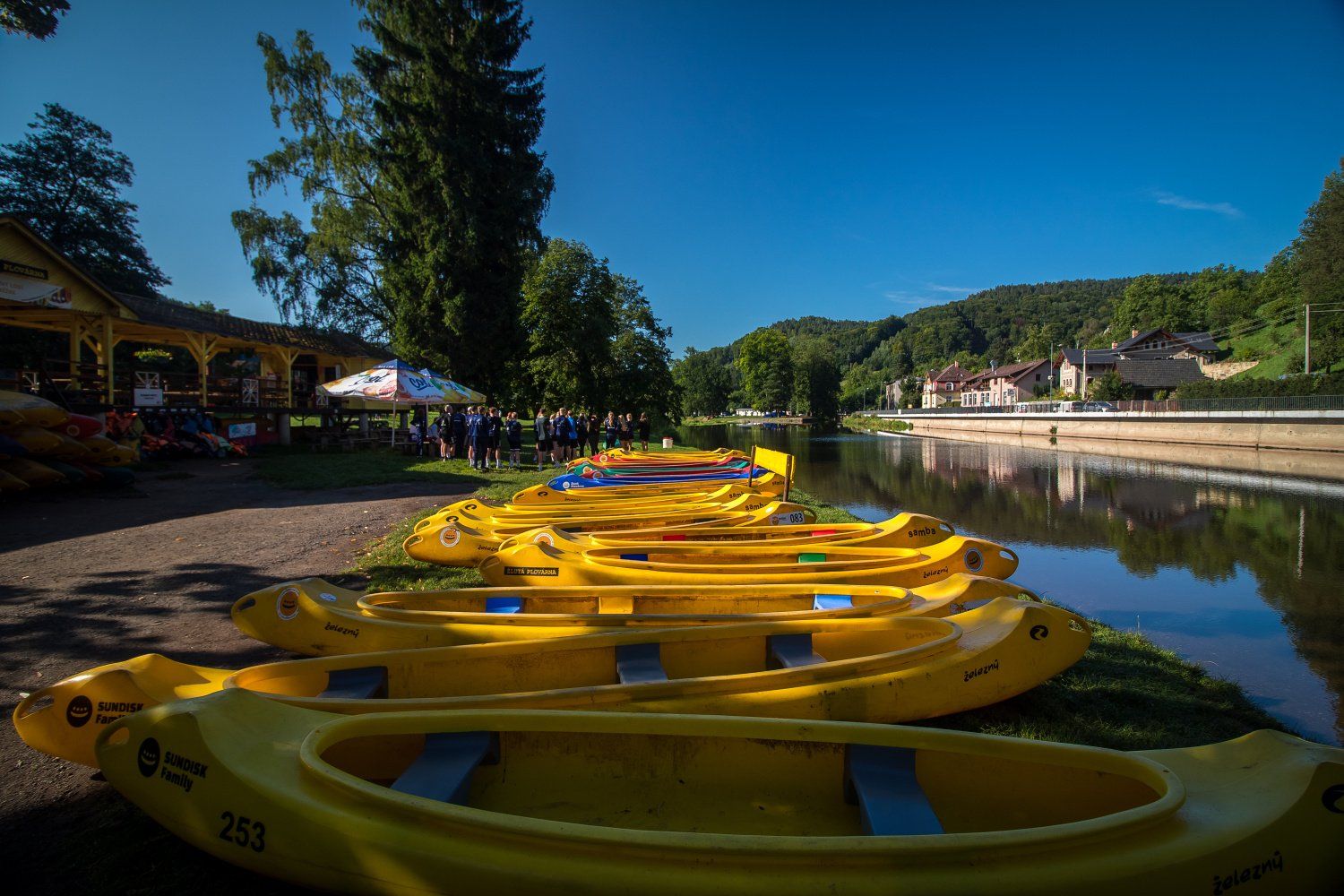 Žlutá-plováran-Malá-Skála